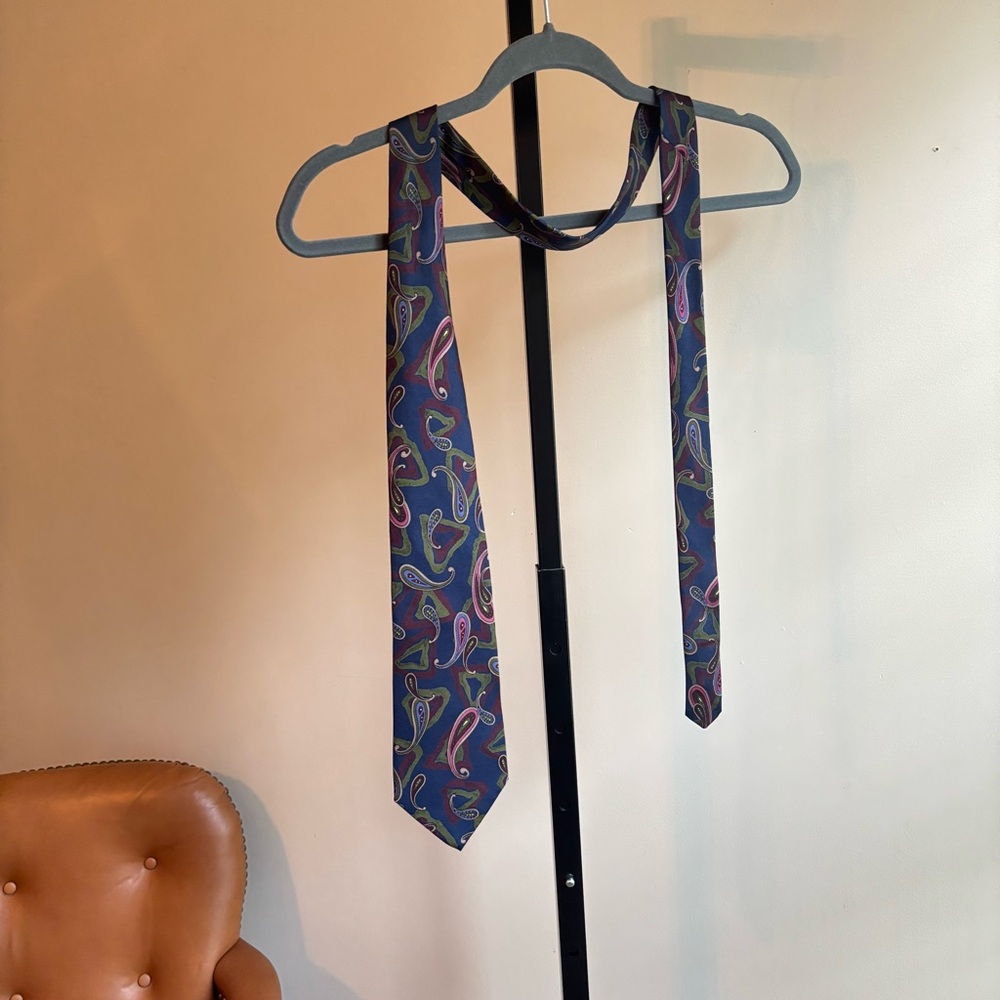Elegant Paisley Tie - Blue and Green